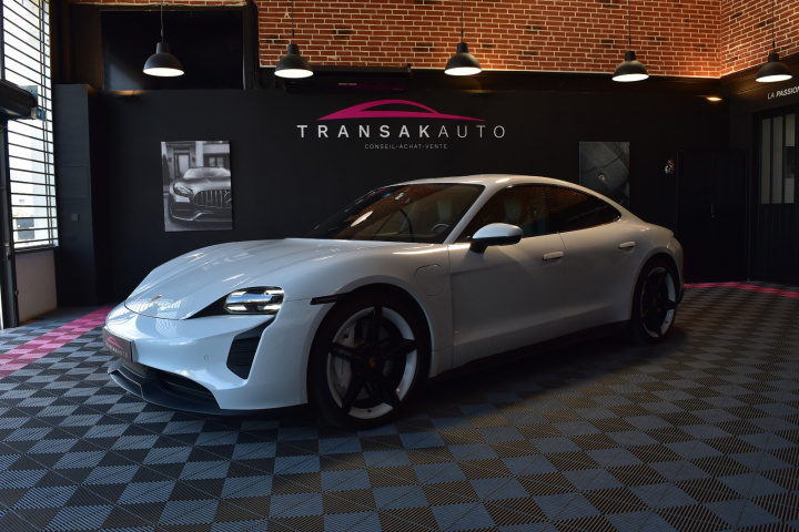 PORSCHE TAYCAN