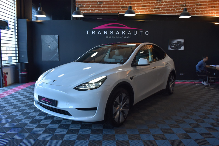 TESLA MODEL Y
