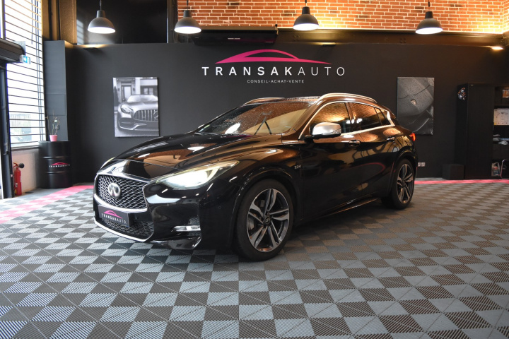 INFINITI Q30