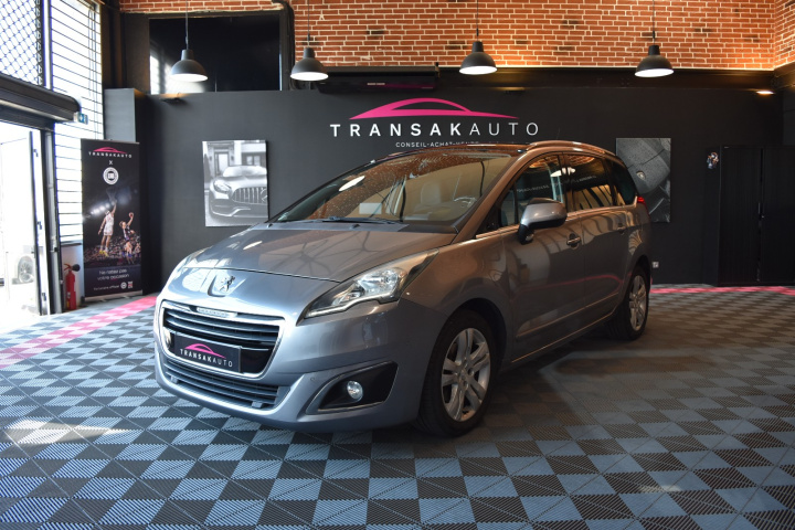 PEUGEOT 5008