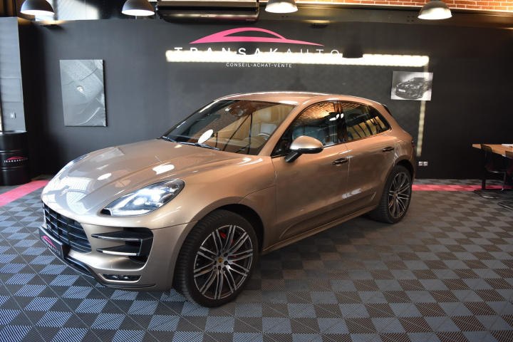 PORSCHE MACAN